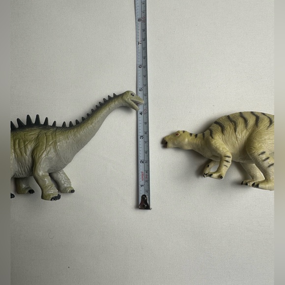 Bundle of multiple sized dinosaurs. 5 are wind up cars. See video. - Picture 5 of 5